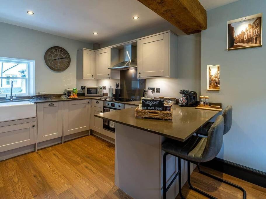 One Over Eight - Luxury One Bed Apartment Whitby Kültér fotó